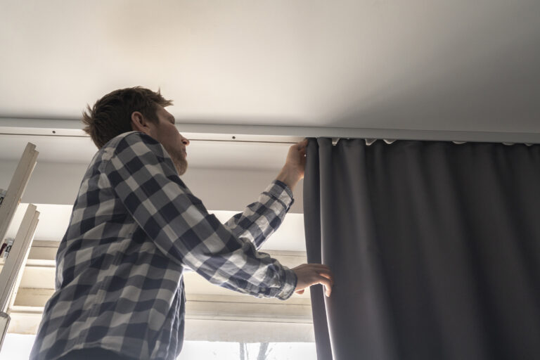 Curtains Installation and Maintenance