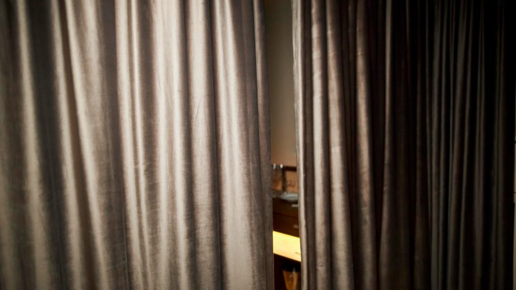 9025 Advantages of acoustic curtains